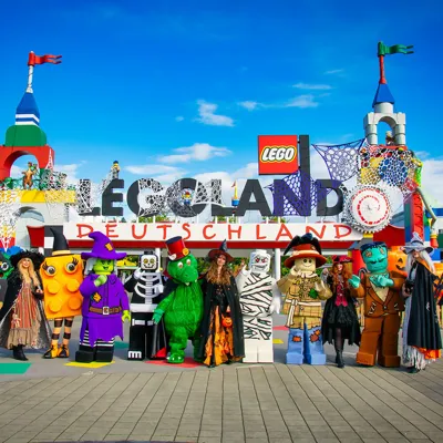 LEGOLAND Portal an Halloween mit verkleideten Charakteren