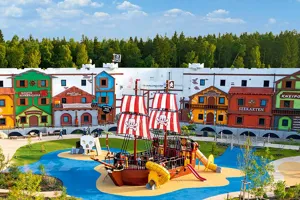 LEGOLAND® Feriendorf - Pirateninsel Hotel - Außenansicht