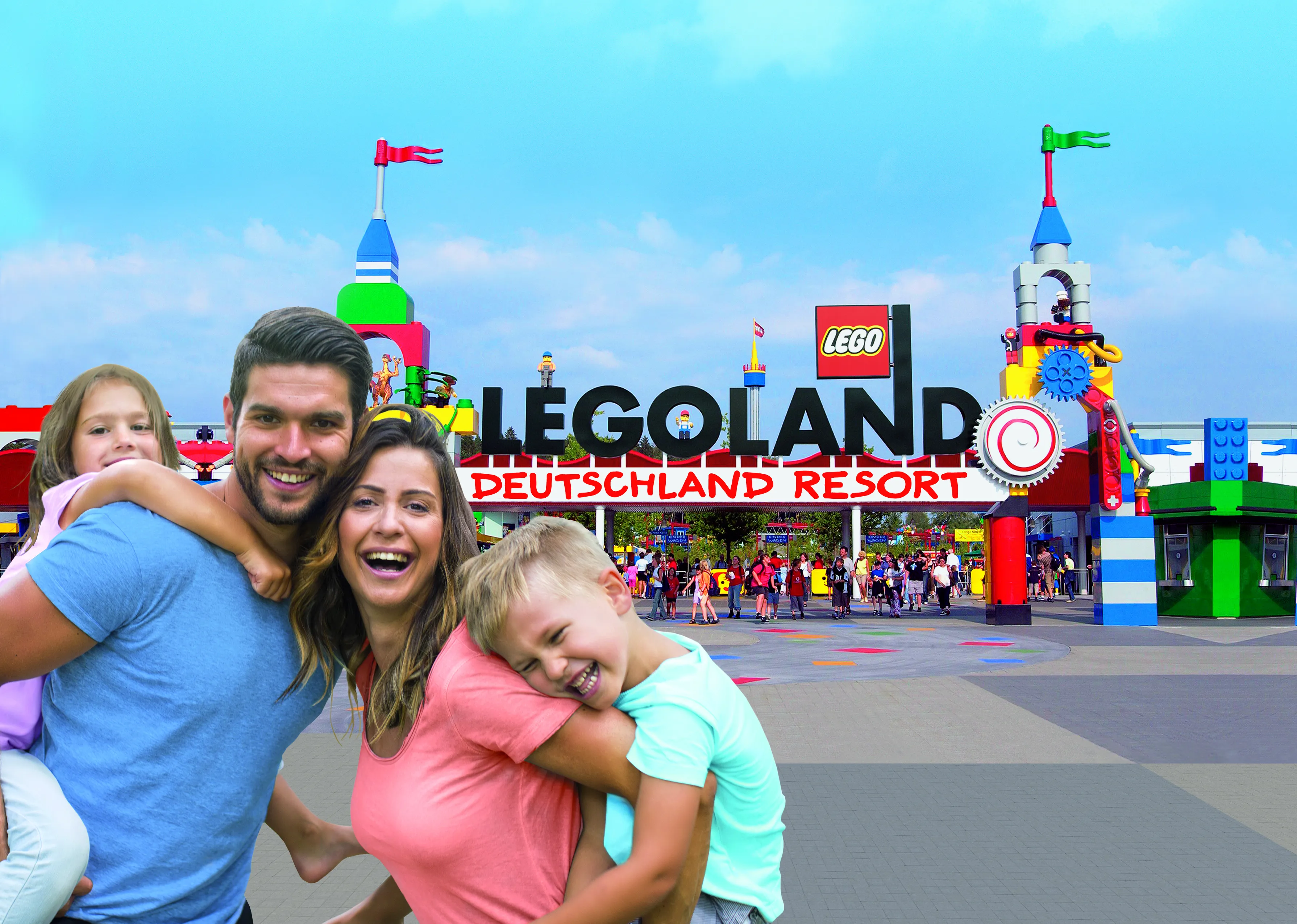 Family in front of the entrance to LEGOLAND Deutschland