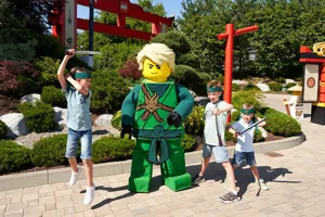 Kinder mit LEGOLAND Bewohner Ninjago Lloyd