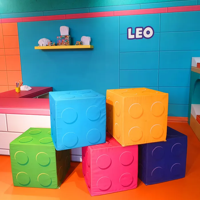 LEGO Friends Room Leo