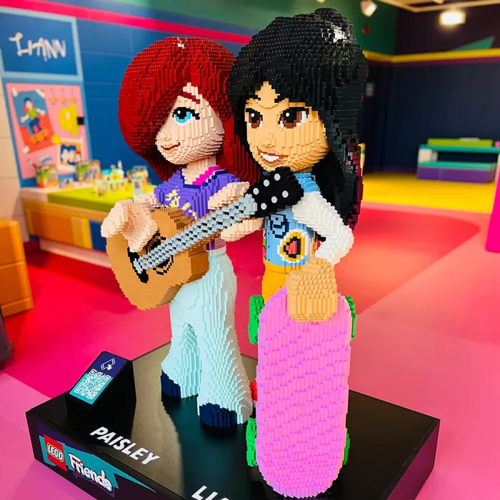 Pokoj LEGO Friends s figurkami Paisley a Liann z LEGO Friends