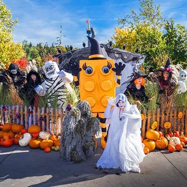 Orange Brick mit Monstern an Halloween im LEGOLAND Deutschland
