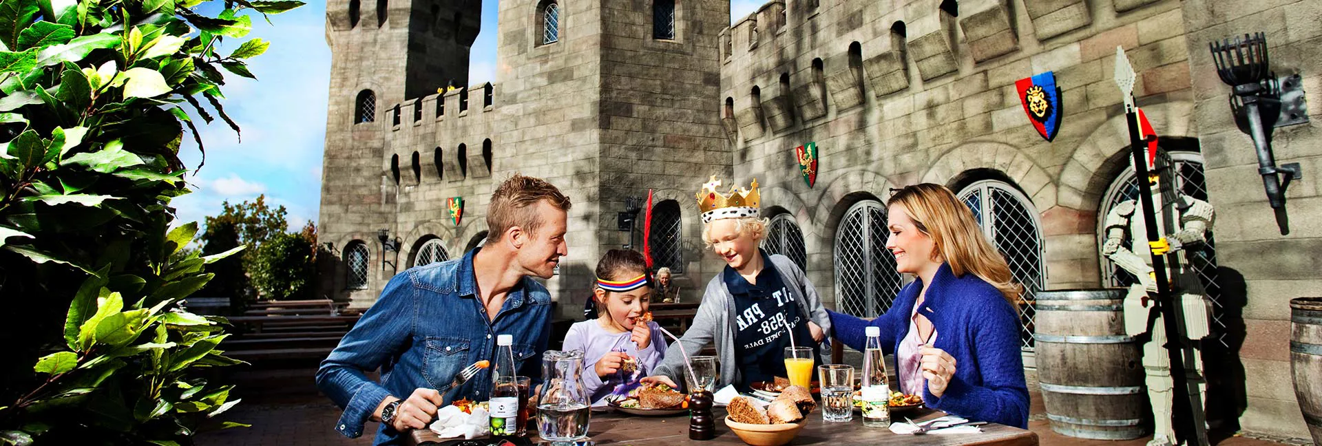 LEGOLAND Restaurant, Famille devant un château de chevaliers
