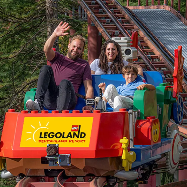 Jízda na šlapacím autícku s rodinou v LEGOLANDU