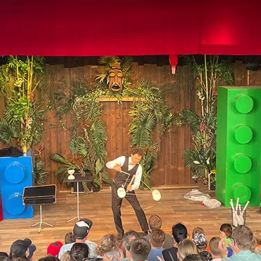 LEGOLAND Deutschland Show im Affentheater Bauklötze staunen und lachen